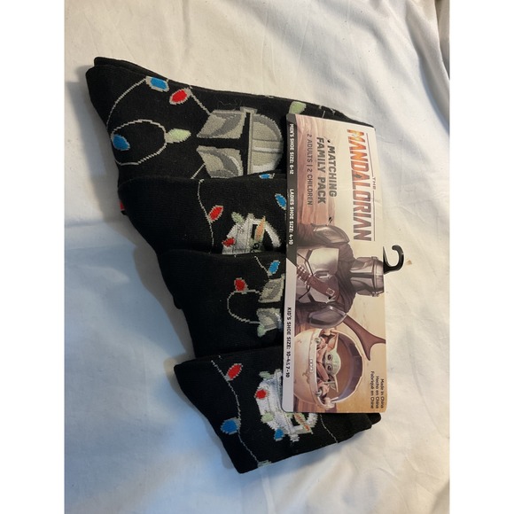 The Mandalorian Family Matching Socks 2 Adults 2 Children Star Wars NEW - Picture 1 of 7